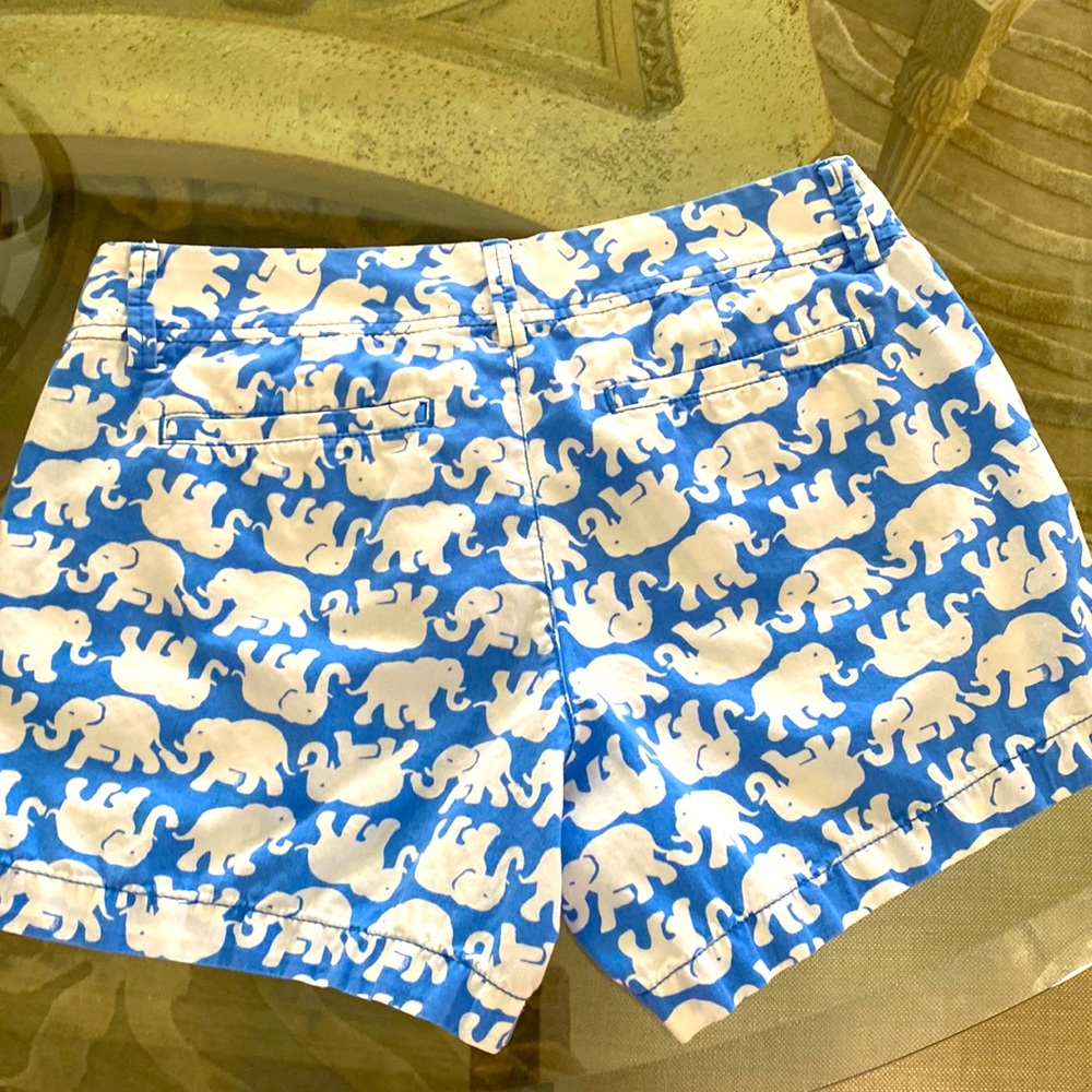 These “Tusk”shorts are a rare find in this size and color. Lily Pulitzer size 6